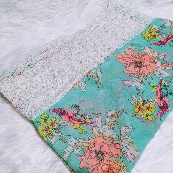 Infinity scarf w/ lace and floral / bird pattern - Picture 2 of 2